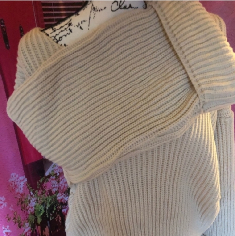 Chunky Wool Knit Sweater - Picture 3 of 3